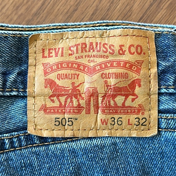 Levi’s 505 Jeans 36 x 32 Medium Blue Wash Denim Straight Leg - Picture 4 of 13